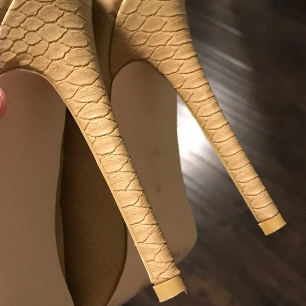 High Heels - Picture 3 of 5